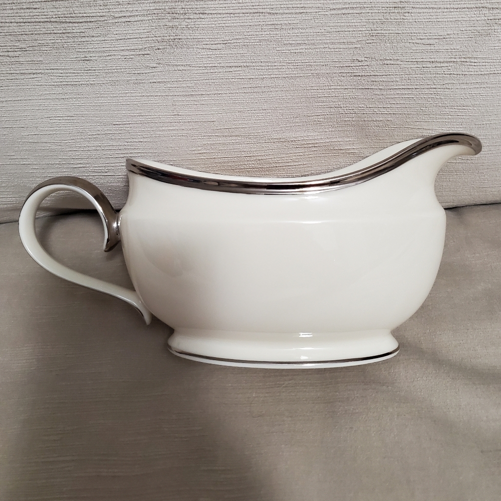 LENOX solitaire gravy Boat China platinum
